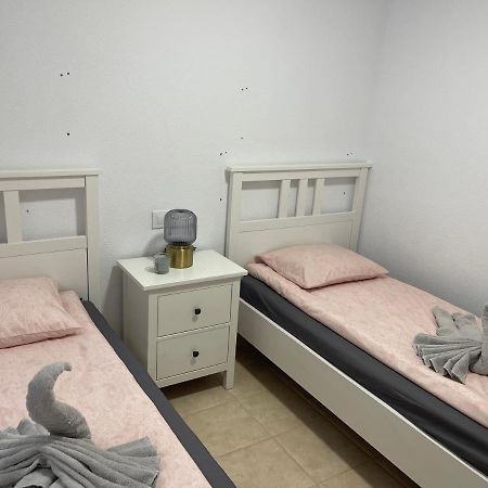 Three Bedroom Apartment With Pool In Torrevieja Kültér fotó