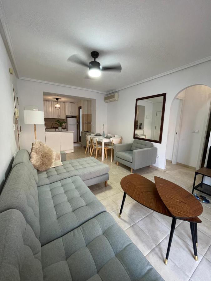 Three Bedroom Apartment With Pool In Torrevieja Kültér fotó