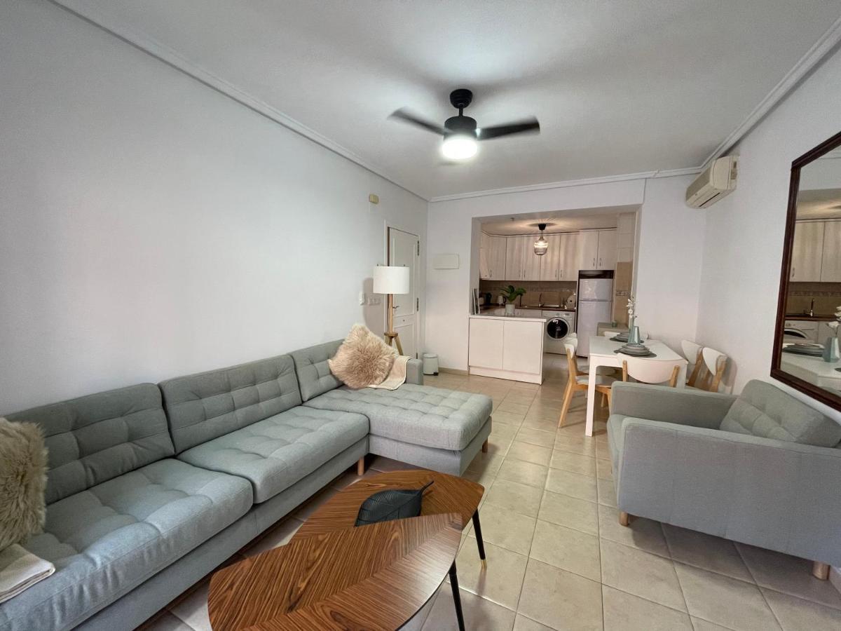 Three Bedroom Apartment With Pool In Torrevieja Kültér fotó