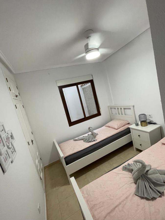 Three Bedroom Apartment With Pool In Torrevieja Kültér fotó